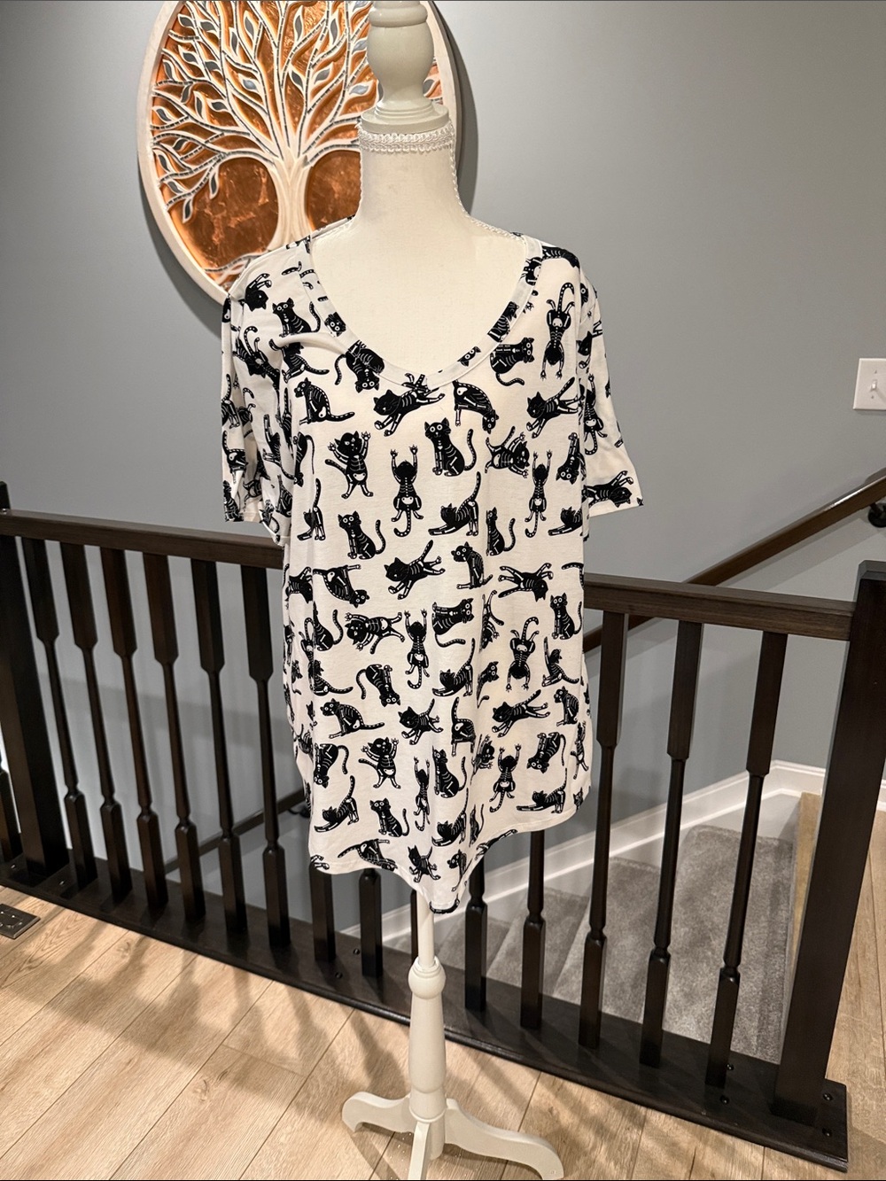 LuLaRoe Halloween White V-Neck Short Sleeve Top with Black Cat Print